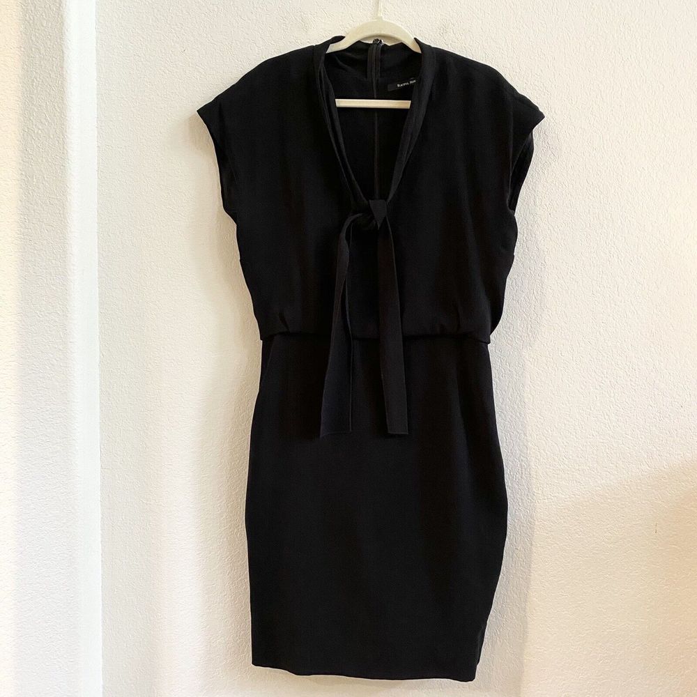 Rachel Roy Black  Tie‎ V-neck  Elastic Waistband Dress size 8 Zipper Back Lined